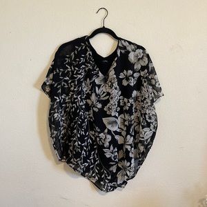 Roz & Ali black and white floral blouse